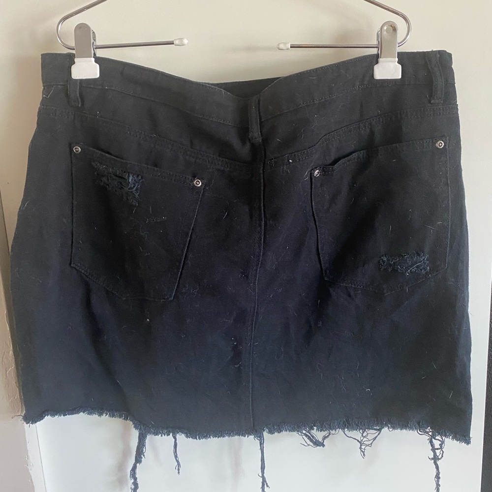 Boohoo distressed mini skirt - Picture 2 of 2